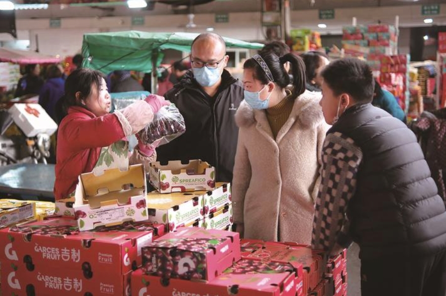 農(nóng)副產(chǎn)品市場(chǎng)供應(yīng)充足、價(jià)格基本穩(wěn)定——春節(jié)倒計(jì)時(shí) 拎穩(wěn)“菜籃子”
