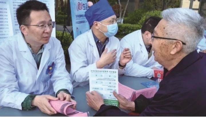 市腫瘤醫(yī)院聯(lián)手多家單位義診進社區(qū)