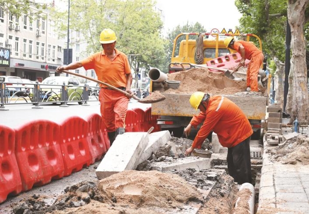 市政設(shè)施管理處持續(xù)推進(jìn)城區(qū)積水點(diǎn)動(dòng)態(tài)排查和滾動(dòng)式治理