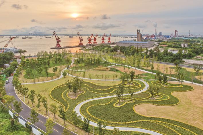 長(zhǎng)江崇川段任港河景觀帶新貌