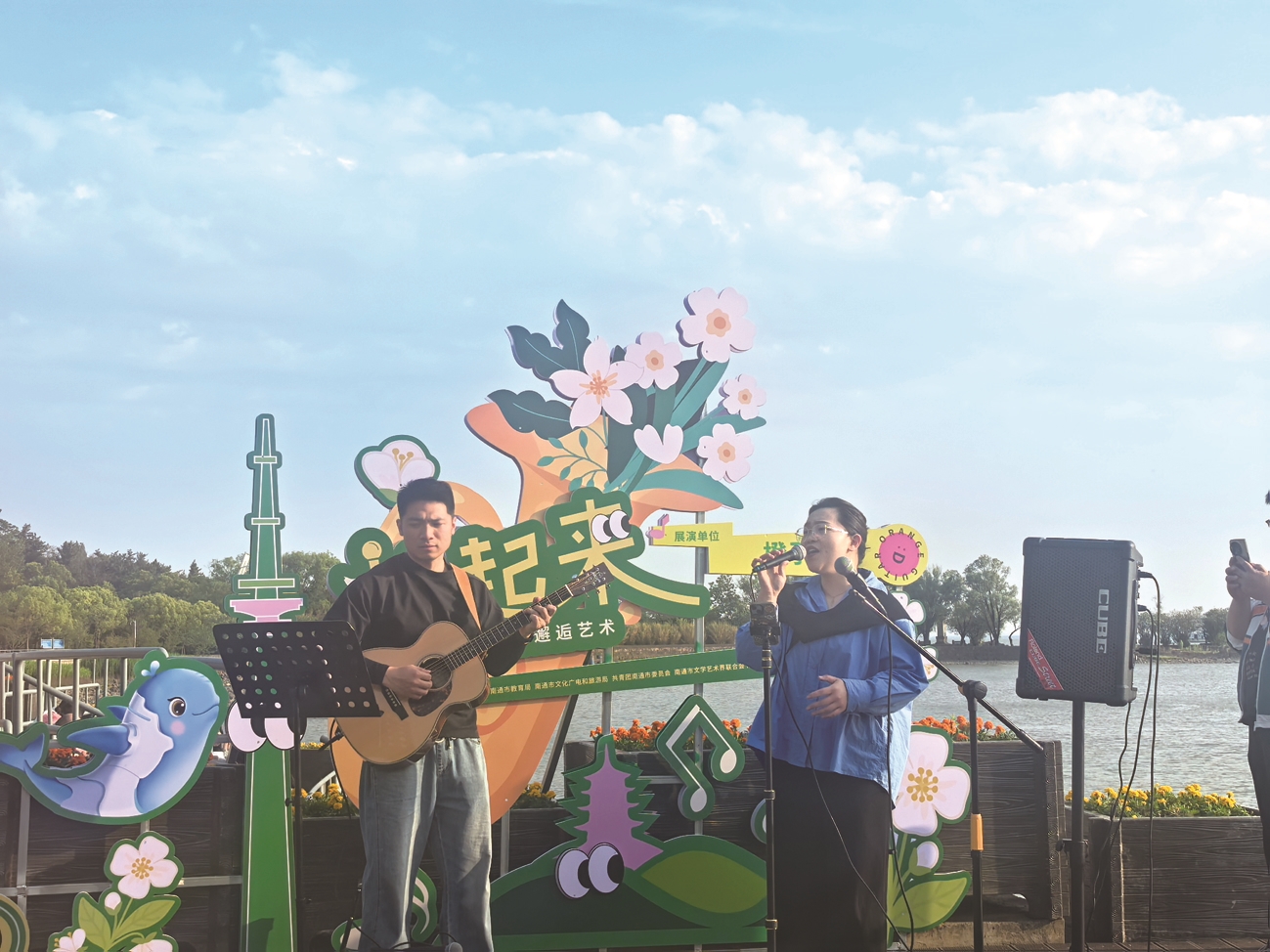 “藝起來·街角邂逅藝術(shù)”全年演出150余場